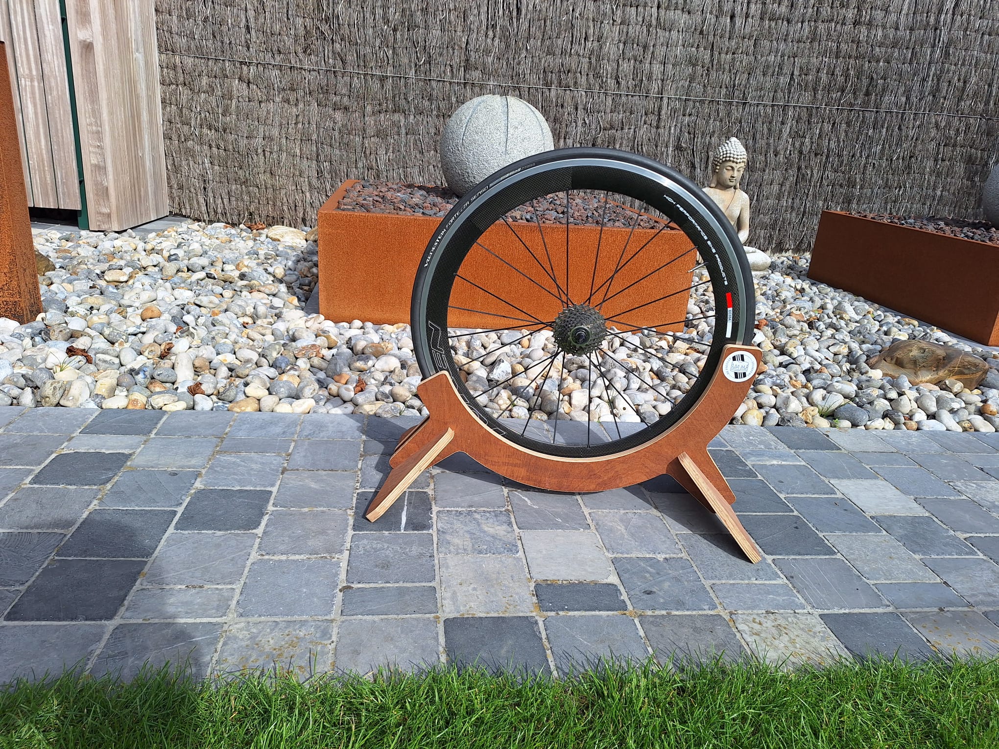 De BikeDock Solo met een fiets erin